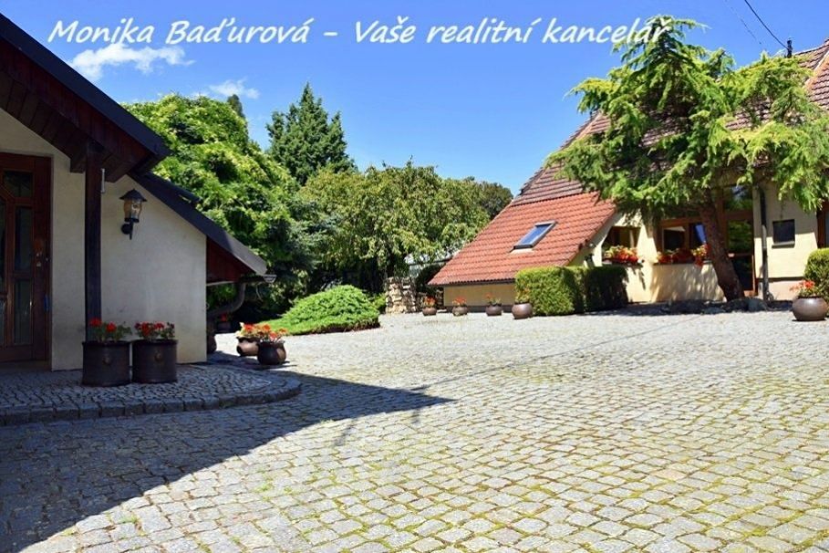 Prodej rodinného domu 788 m², pozemek 2699 m² – fotografie 3