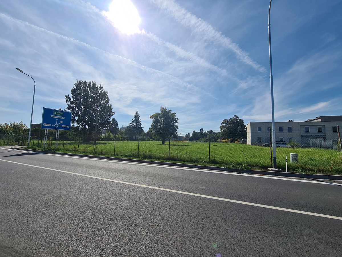 Pronájem komerčního pozemku 30000 m² – fotografie 3