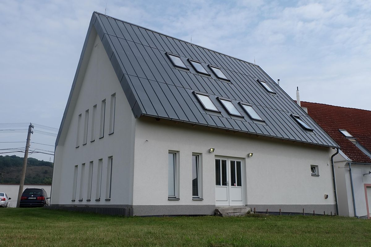 Pronájem kanceláře 244 m²
