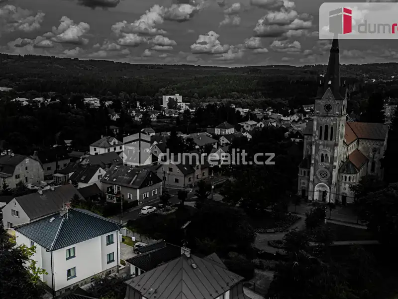 Prodej rodinného domu 360 m², pozemek 628 m², Velká Hleďsebe – náhled fotky 2