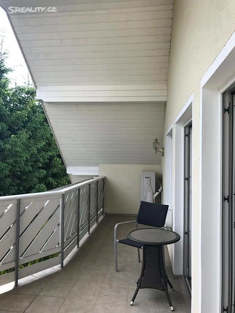 Prodej rodinného domu 675 m², pozemek 1004 m² – další