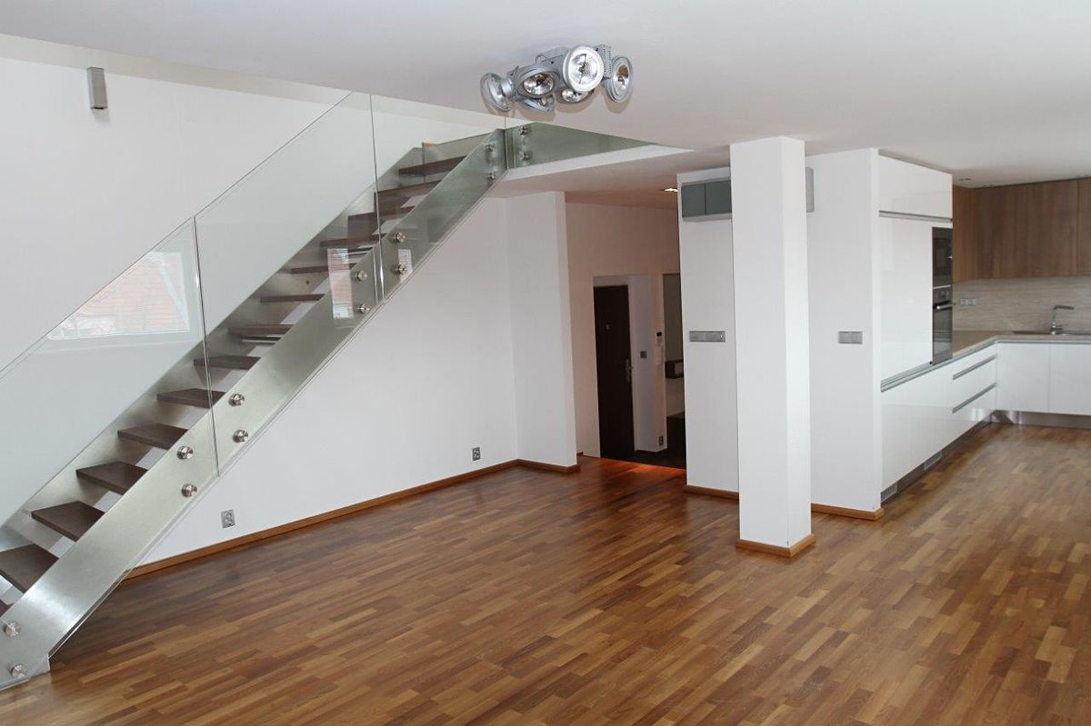 Pronájem bytu 2+kk 103 m² (Podkrovní)