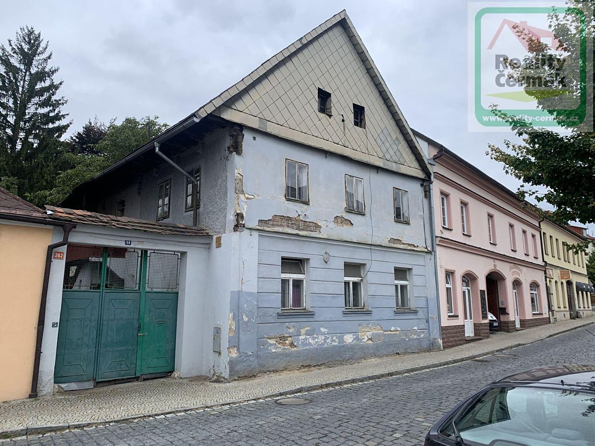 Prodej rodinného domu 380 m², pozemek 680 m² – fotografie 4