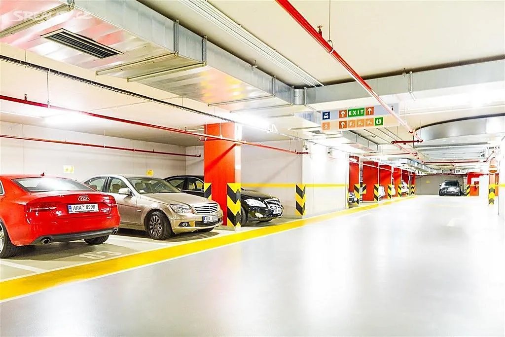 Pronájem garážového stání 15 m², Oldřichova