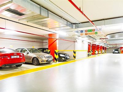 Pronájem garážového stání 15 m²