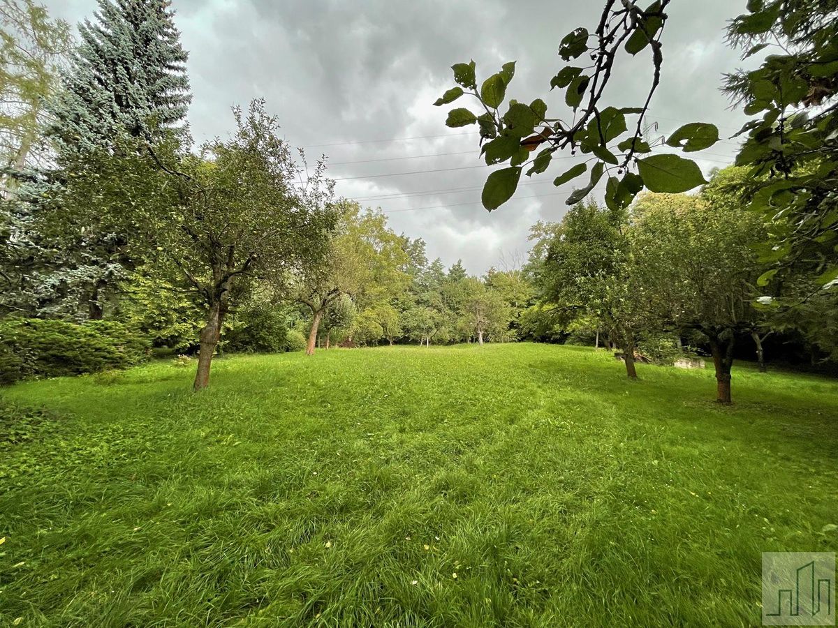 Prodej stavebního pozemku 2738 m²