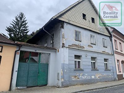 Prodej rodinného domu 380 m², pozemek 680 m²