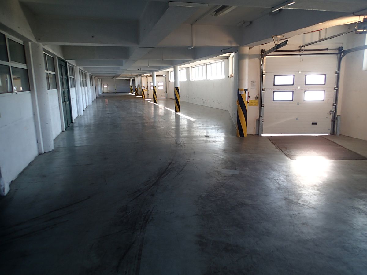 Pronájem skladového prostoru 1170 m² – fotografie 2