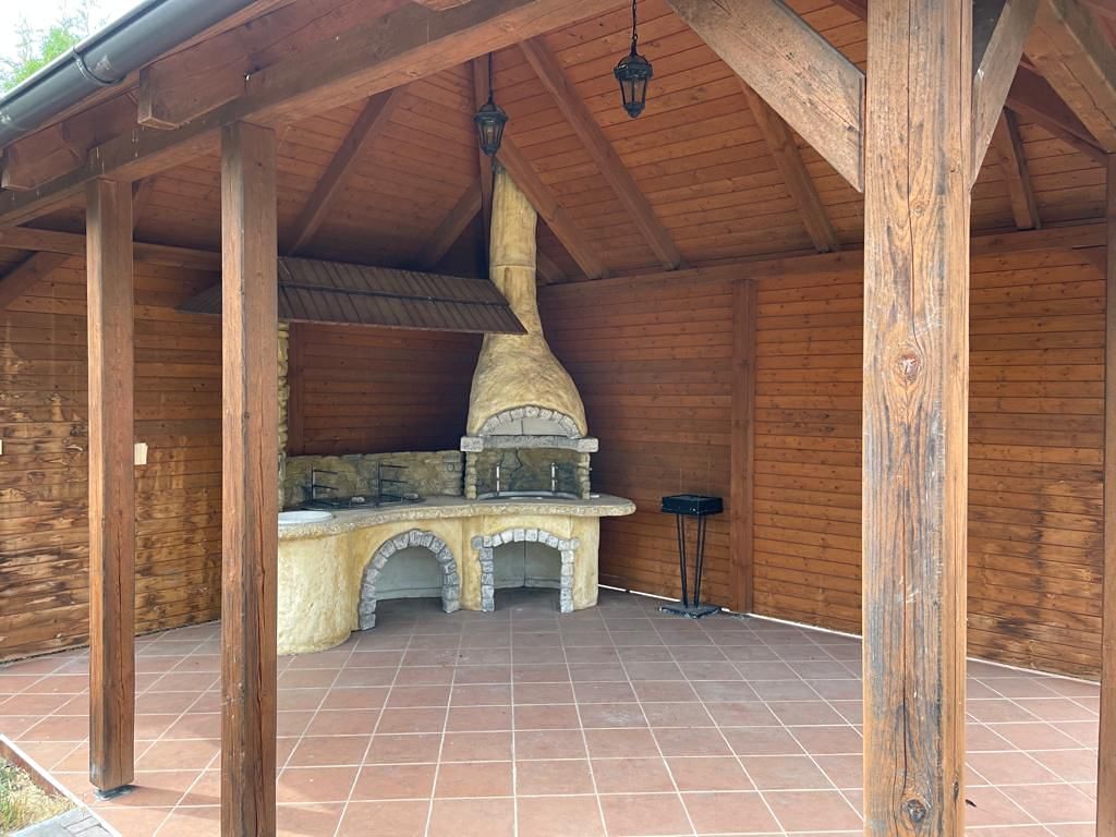 Prodej rodinného domu 320 m², pozemek 1000 m² – fotografie 5