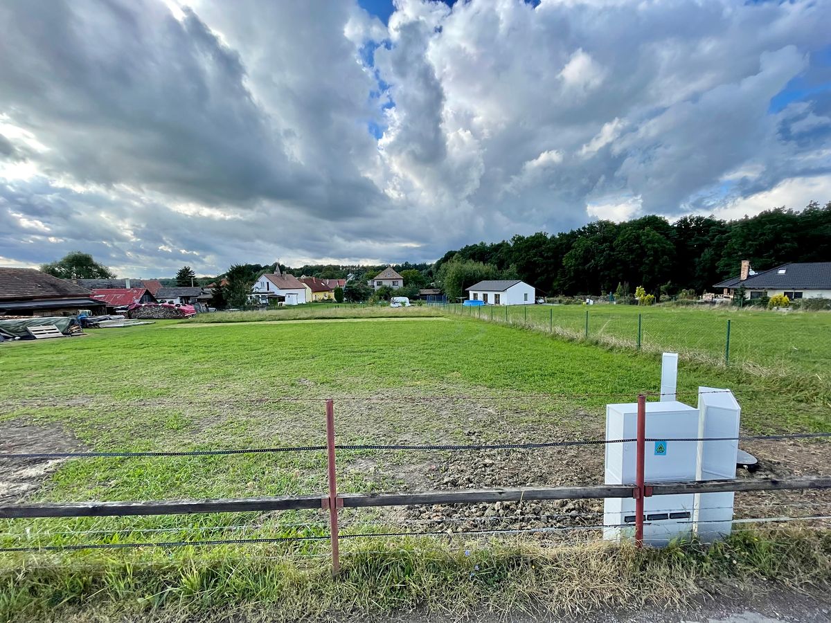 Prodej stavebního pozemku 1047 m² – fotografie 3