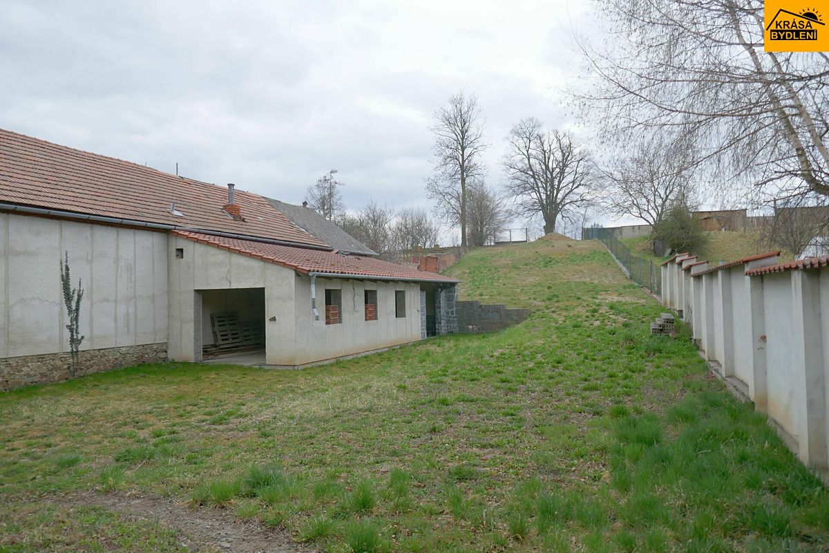 Prodej rodinného domu 350 m², pozemek 1252 m² – fotografie 3