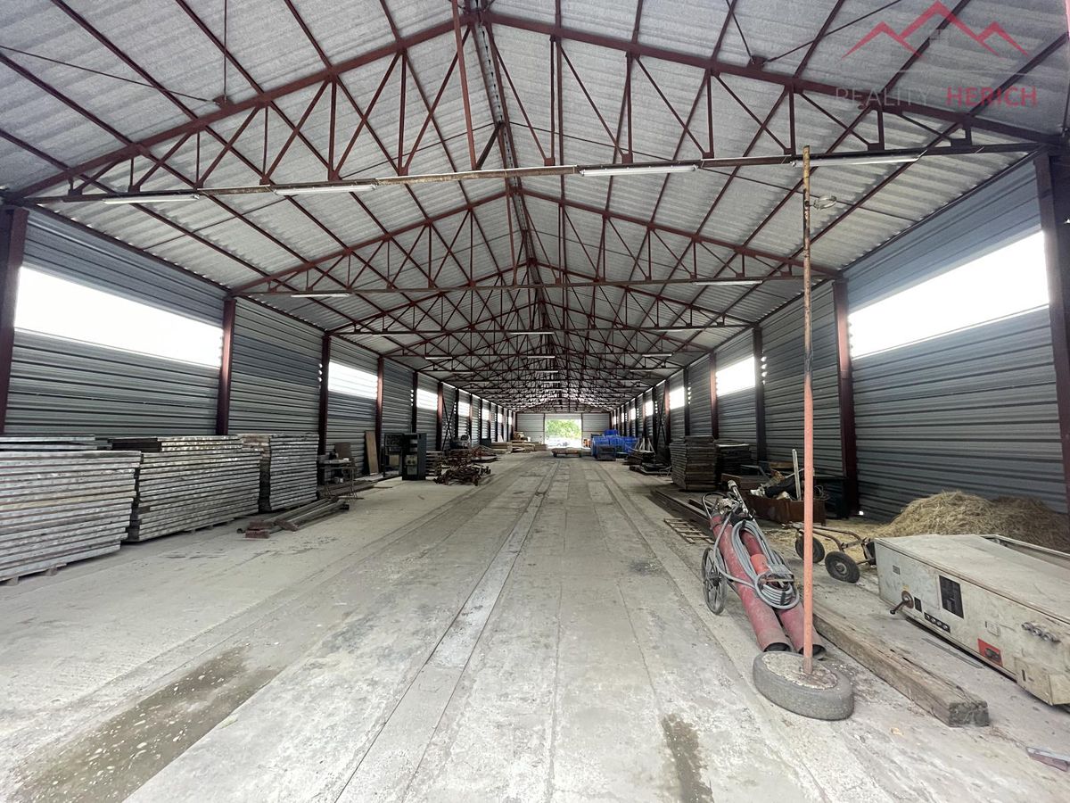 Pronájem skladového prostoru 1000 m² – fotografie 2