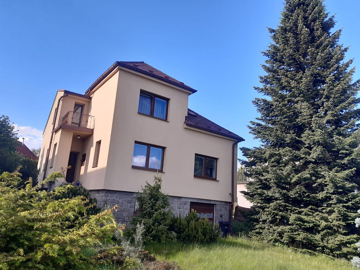 Prodej rodinného domu 130 m², pozemek 1026 m² – fotografie 2