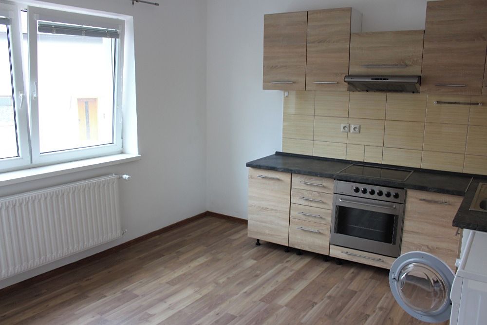 Prodej vícegeneračního domu 243 m², pozemek 184 m² – fotografie 3