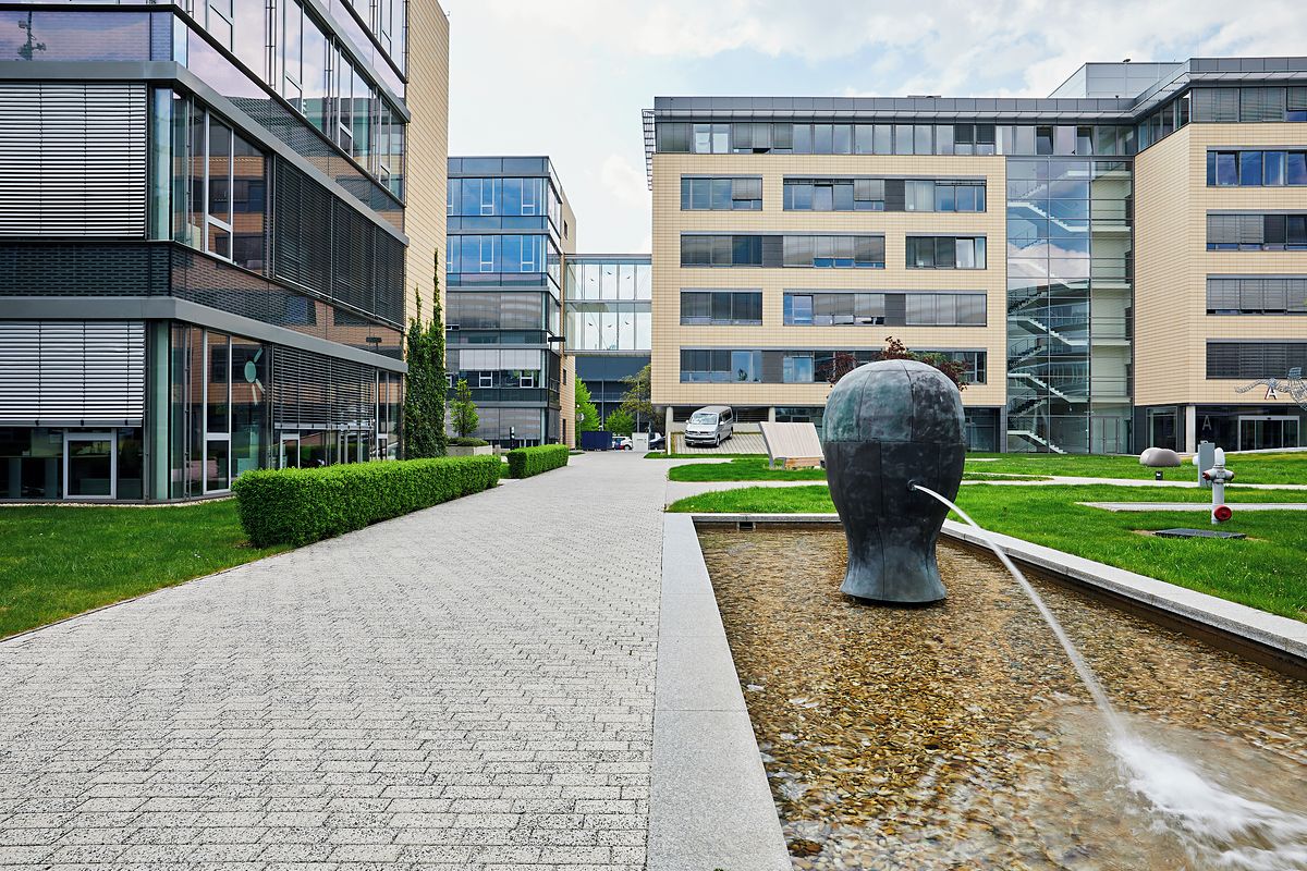 Pronájem kanceláře 2500 m² – fotografie 3
