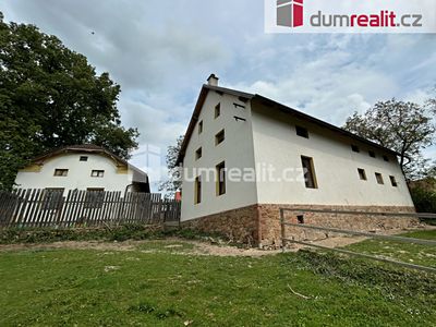 Prodej rodinného domu 240 m², pozemek 2614 m²