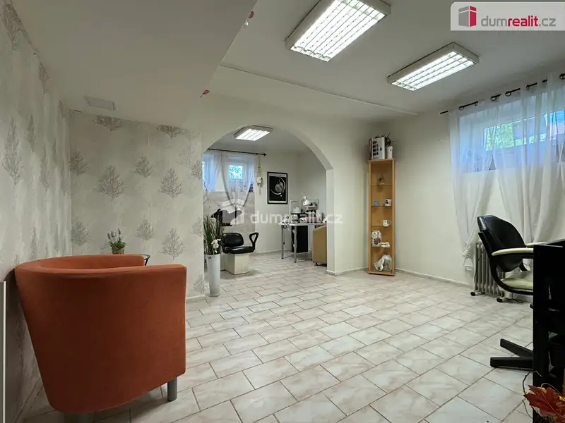Prodej obchodního prostoru 22 m², Ostrov – náhled fotky 1