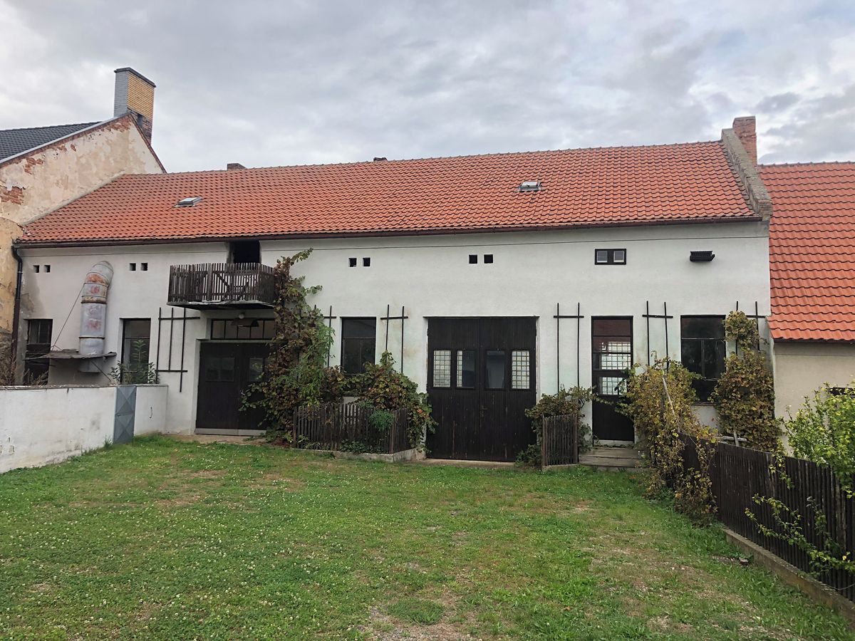 Prodej rodinného domu 1000 m², pozemek 1734 m² – fotografie 4