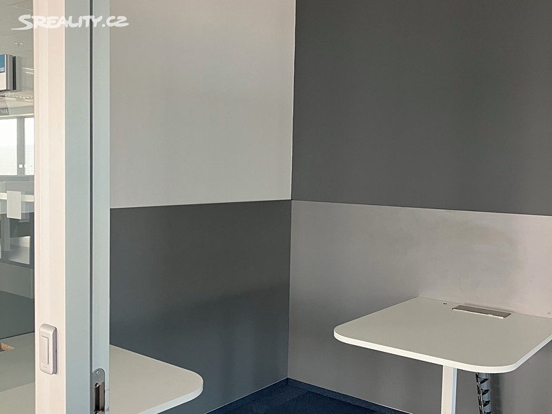 Pronájem kanceláře 606 m² – další