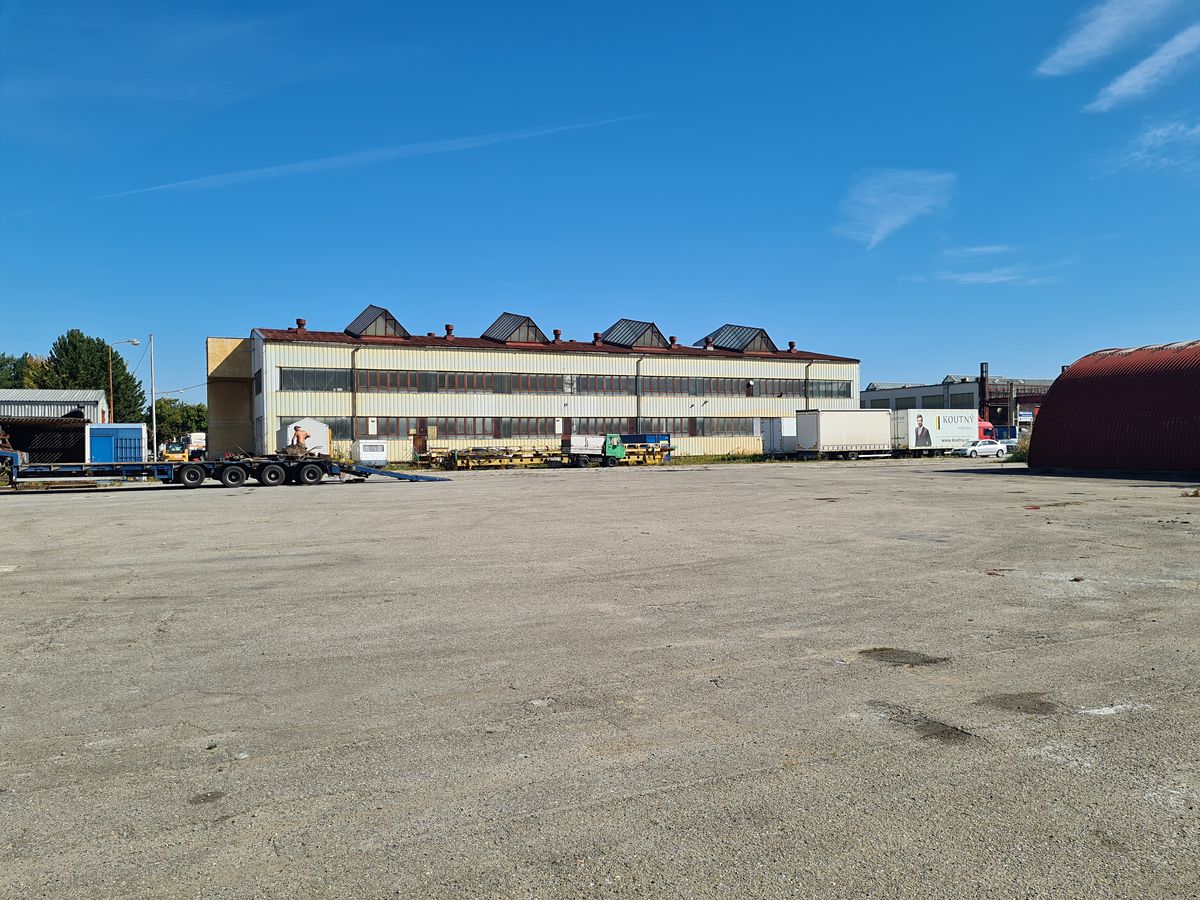 Pronájem komerčního pozemku 30000 m² – fotografie 5
