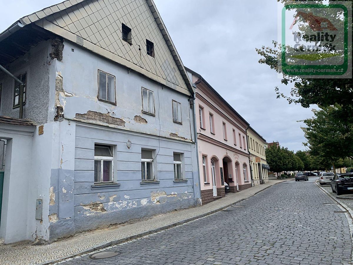 Prodej rodinného domu 380 m², pozemek 680 m² – fotografie 2
