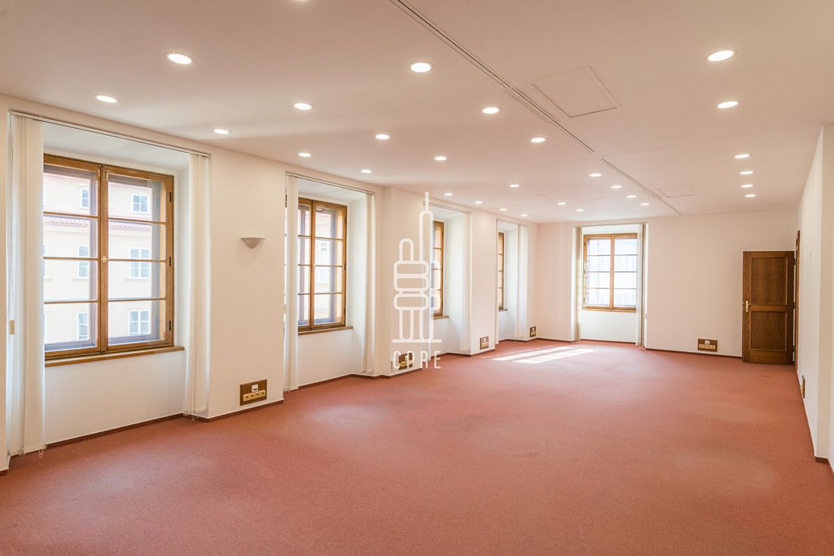 Pronájem kanceláře 167 m² – fotografie 2