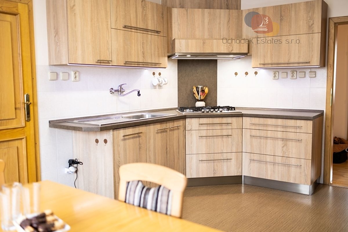 Prodej vícegeneračního domu 265 m², pozemek 322 m² – fotografie 3