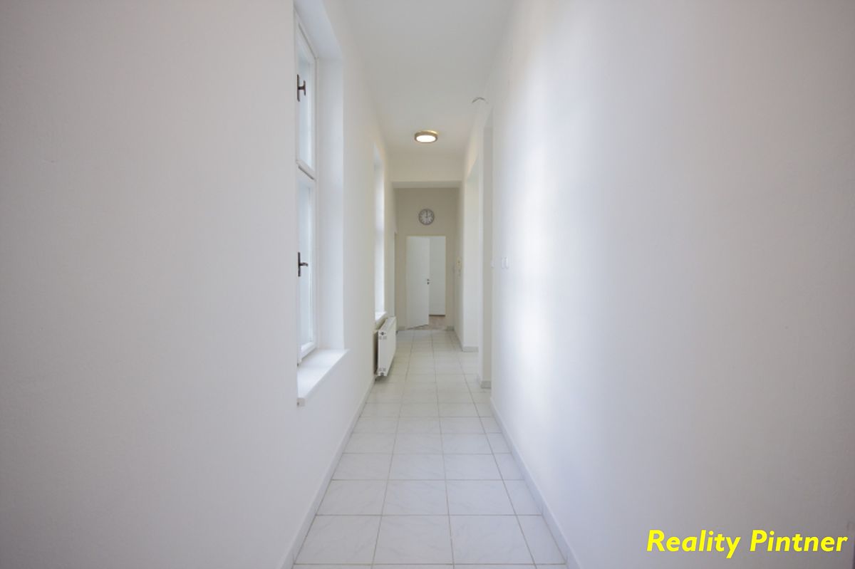 Pronájem kanceláře 68 m² – fotografie 3