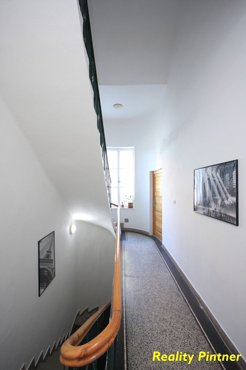 Pronájem kanceláře 68 m² – fotografie 2