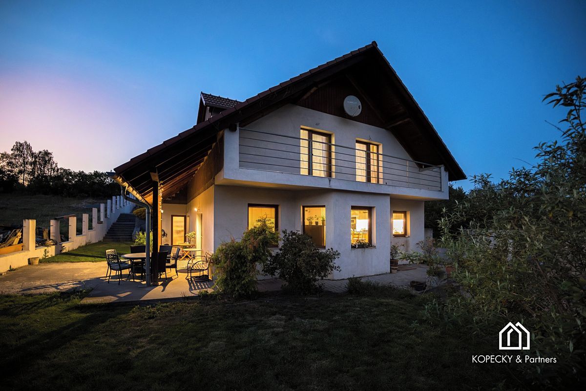 Prodej rodinného domu 252 m², pozemek 1208 m²
