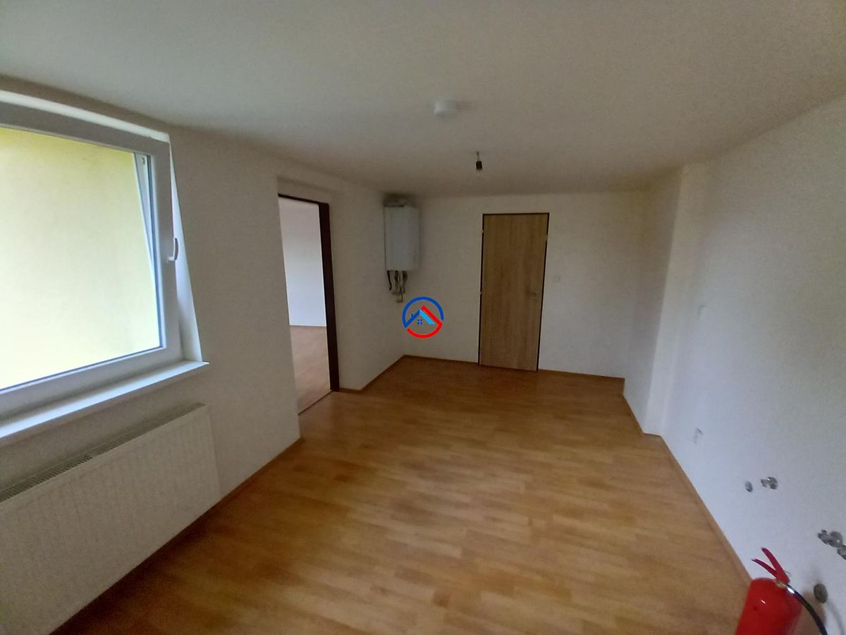 Prodej vícegeneračního domu 220 m², pozemek 486 m² – fotografie 3