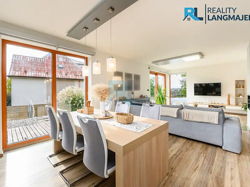 Prodej rodinného domu 183 m², pozemek 724 m², Plzeň – náhled fotky 2