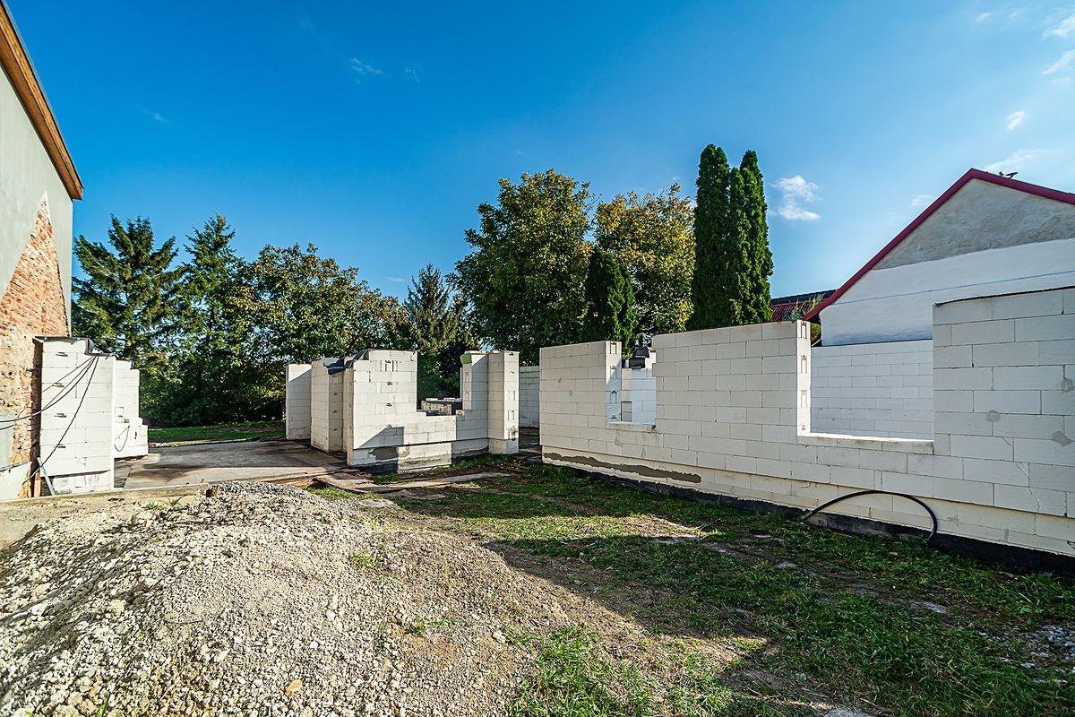 Prodej rodinného domu 324 m², pozemek 717 m²