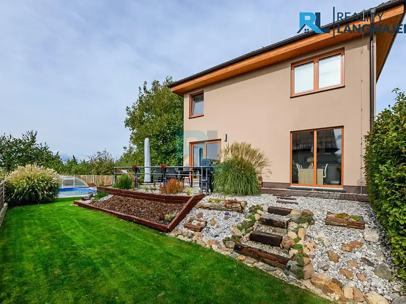 Prodej rodinného domu 183 m², pozemek 724 m², Plzeň – náhled fotky 3