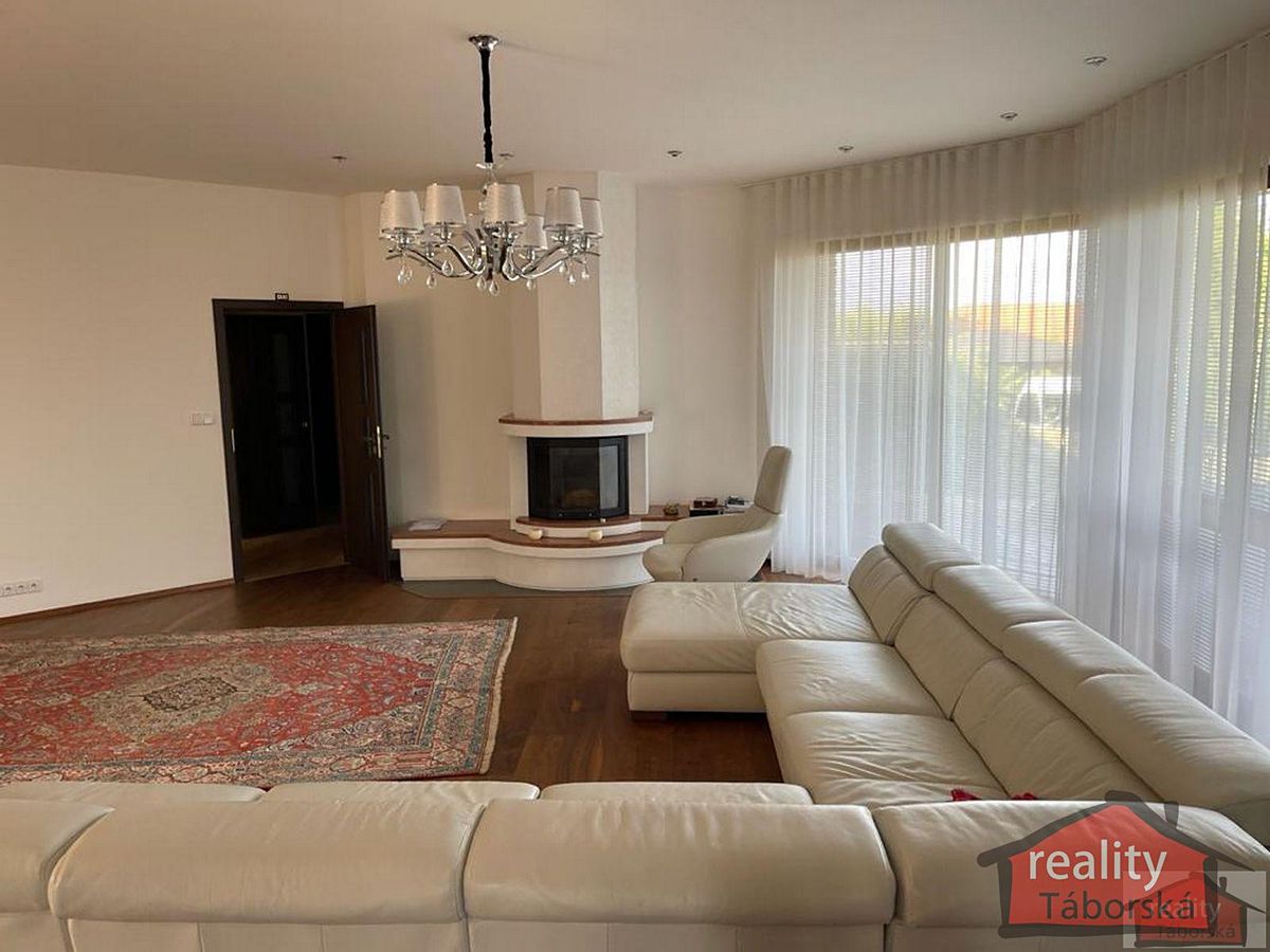 Prodej rodinného domu 360 m², pozemek 2025 m² – fotografie 5