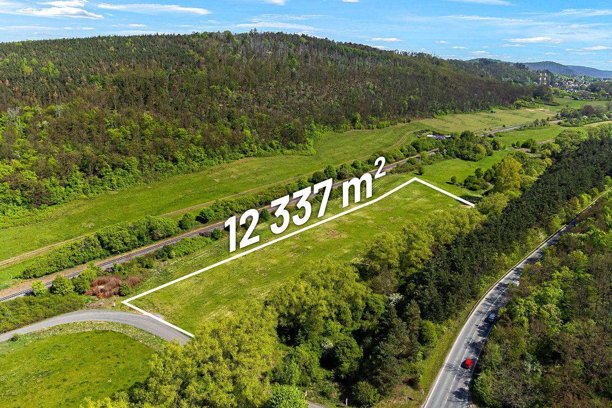 Prodej pole 12337 m², Beroun – fotka 1 z 3