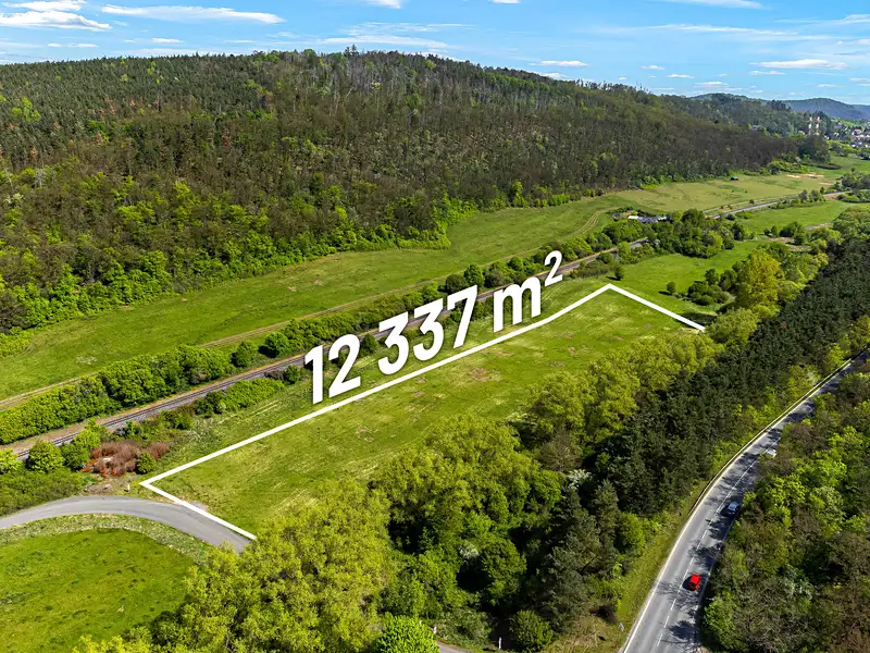 Prodej pole 12337 m², Beroun – náhled fotky 1