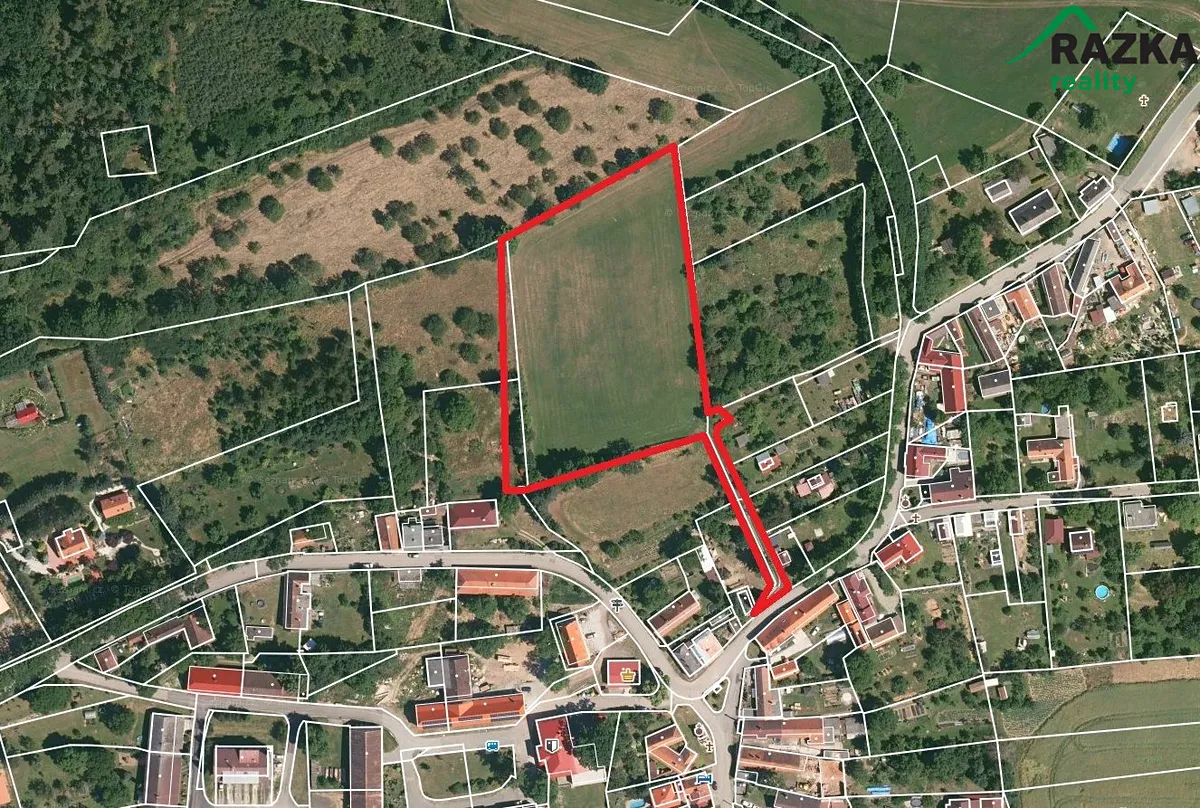 Prodej stavebního pozemku 9827 m²