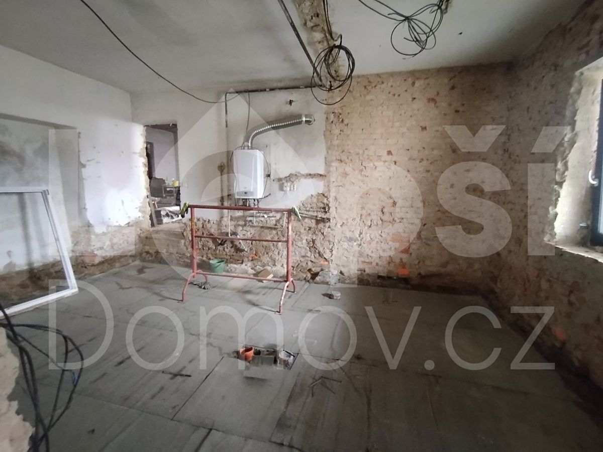 Prodej rodinného domu 362 m², pozemek 900 m² – fotografie 5