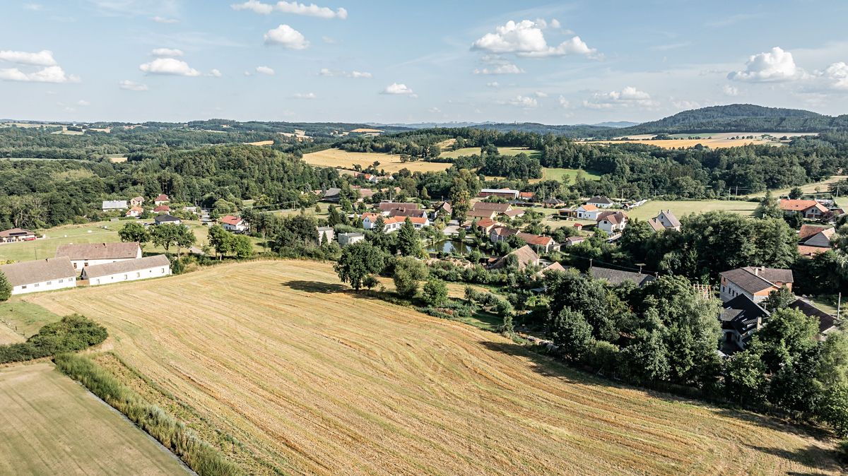 Prodej stavebního pozemku 7150 m² – fotografie 2
