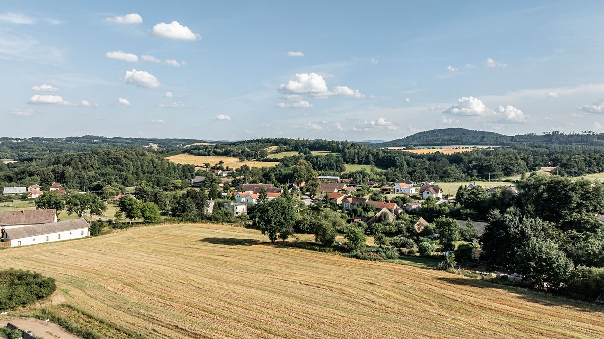 Prodej stavebního pozemku 7150 m²