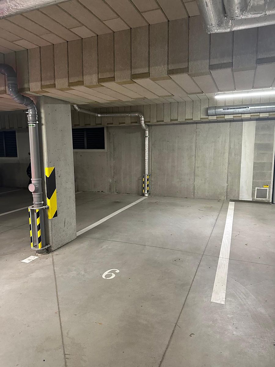 Pronájem garážového stání 13 m² – fotografie 3