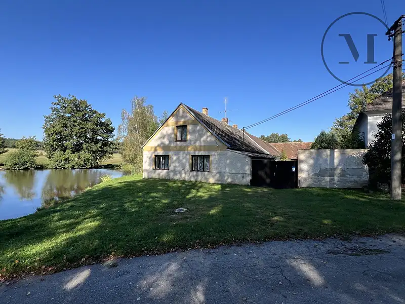 Prodej chalupy 460 m², pozemek 2427 m², Lišov – náhled fotky 1