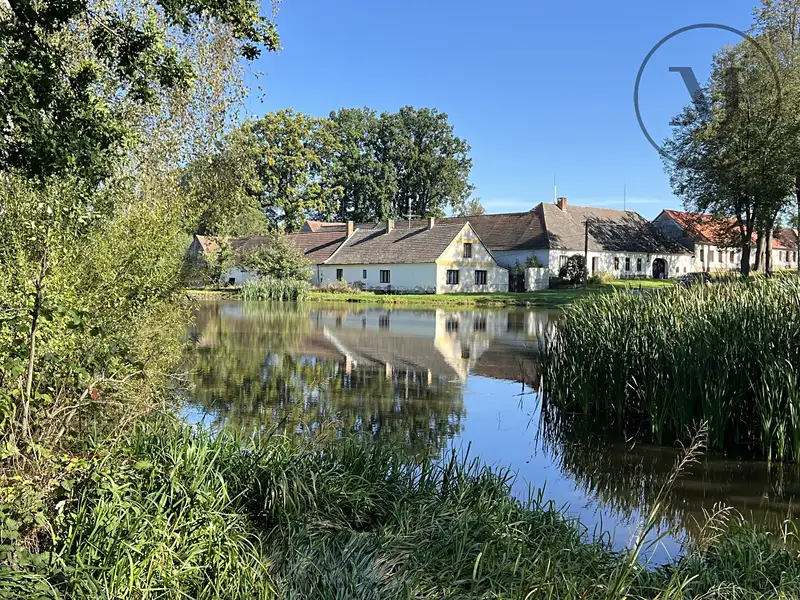 Prodej chalupy 460 m², pozemek 2427 m², Lišov – náhled fotky 3