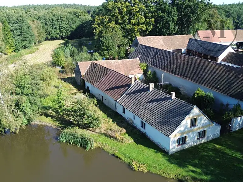 Prodej chalupy 460 m², pozemek 2427 m², Lišov – náhled fotky 2