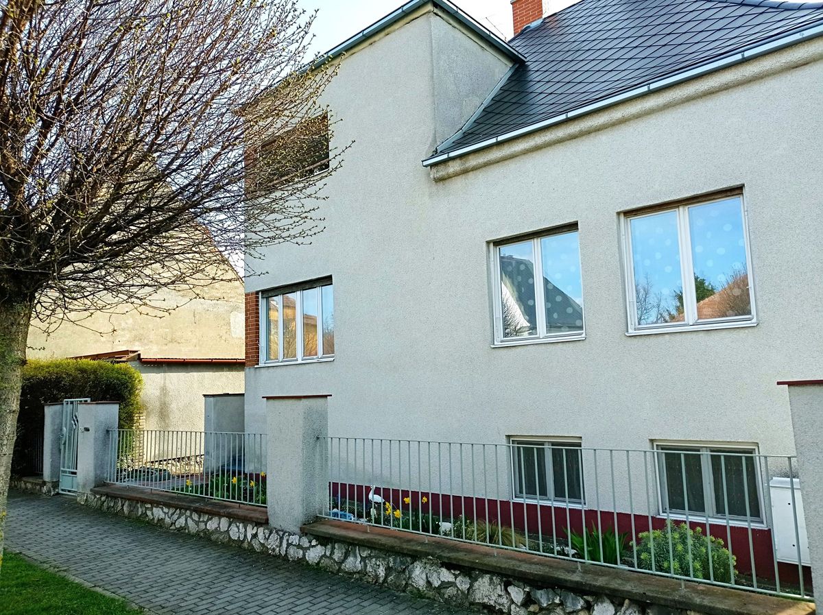 Prodej vily 200 m², pozemek 844 m² – fotografie 3