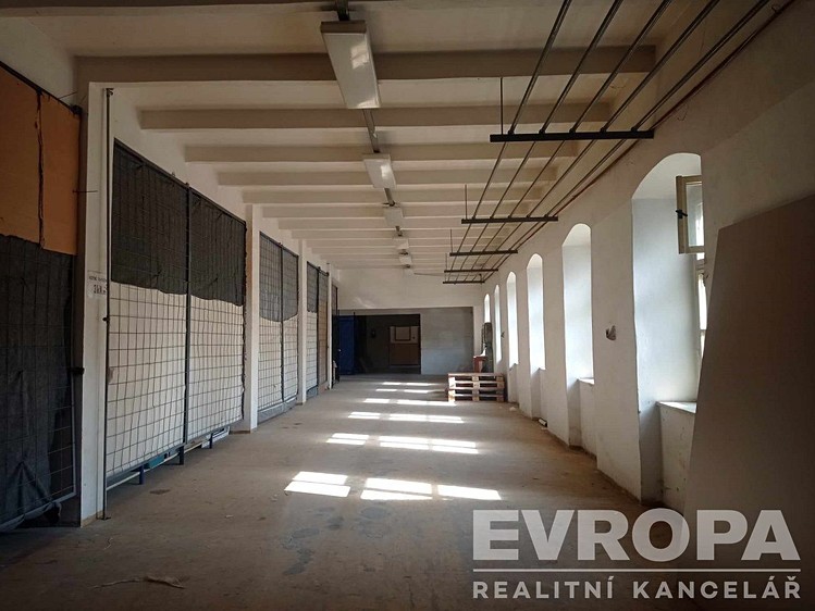 Pronájem komerčního prostoru, 700 m² (6 z 16)