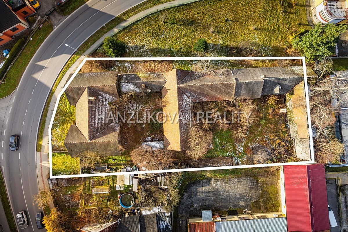 Prodej rodinného domu 940 m², pozemek 1913 m² – fotografie 3