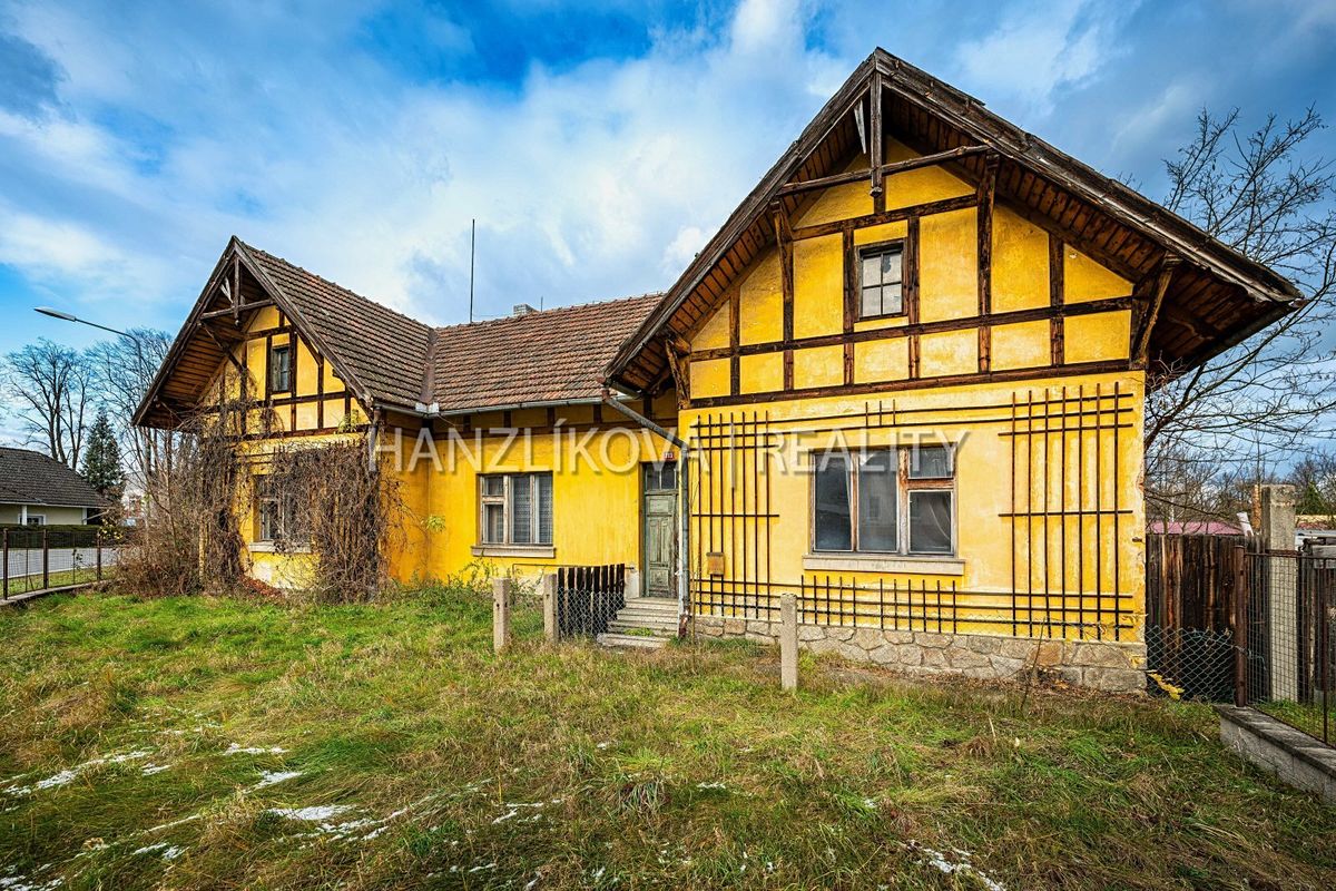 Prodej rodinného domu 940 m², pozemek 1913 m²