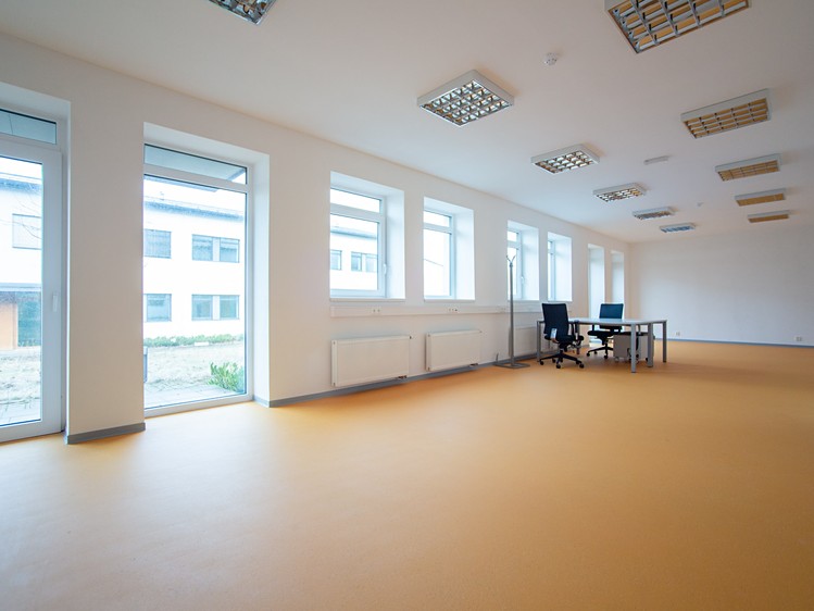 Комерційне приміщення на продаж, 6 236 м² (24 з 40)